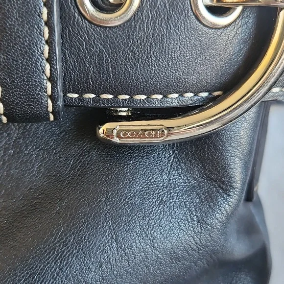 Coach Elegant Black Leather Crossbody Bag - Picture 3 of 8